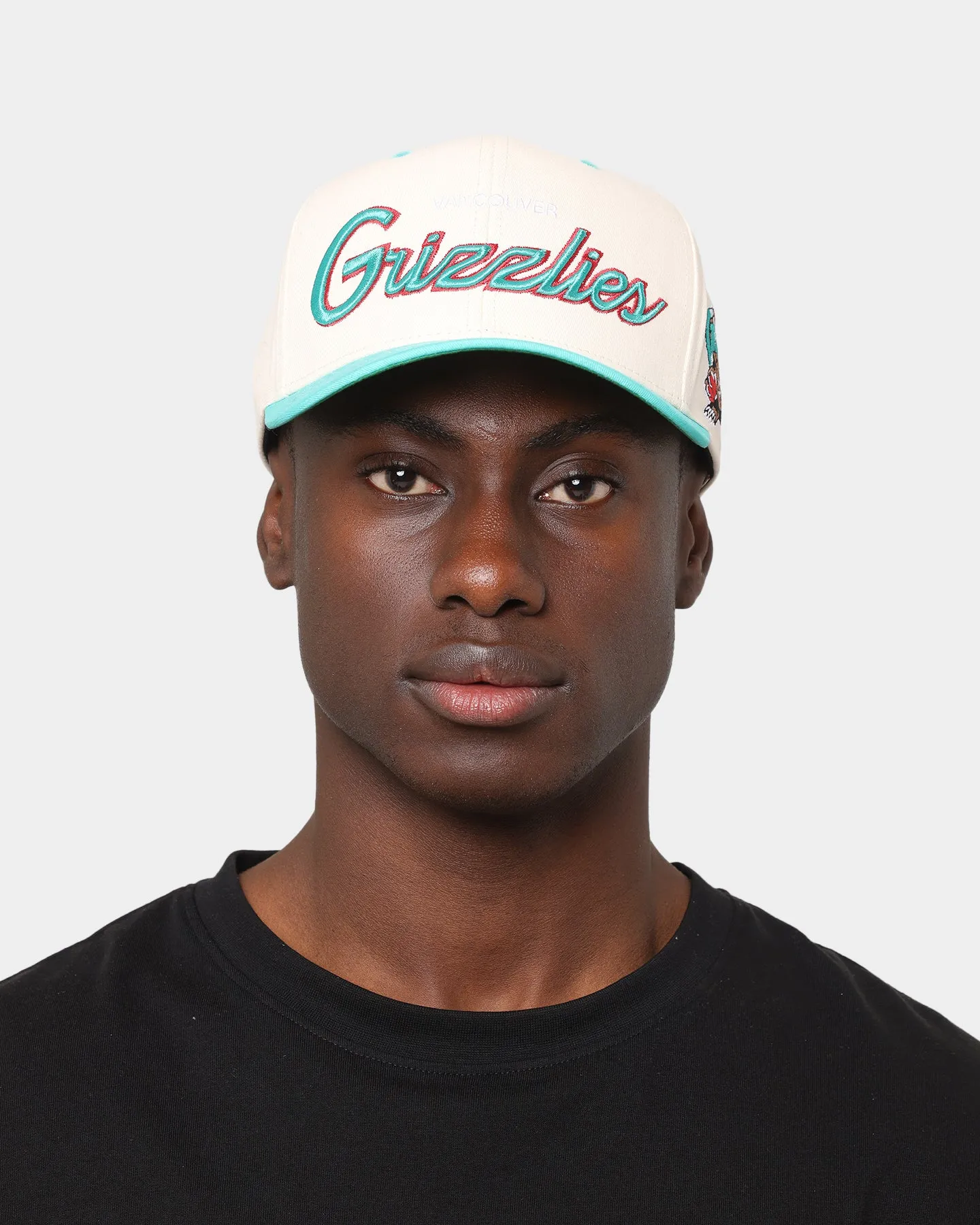 Mitchell & Ness Vancouver Grizzliers "Cream Team Script" Pro Crown Snapback Cream