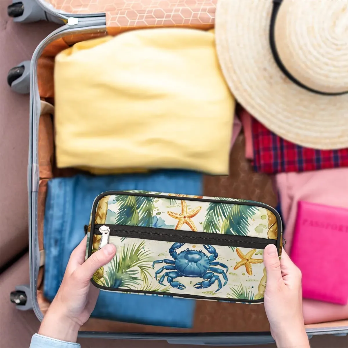 Travel Toiletry Bag for Women Men Crab Coconut Tree Hanging Cosmetic Bag Waterproof Makeup Bag for Shaving Makeup Toothbrush & Travel Essentials
