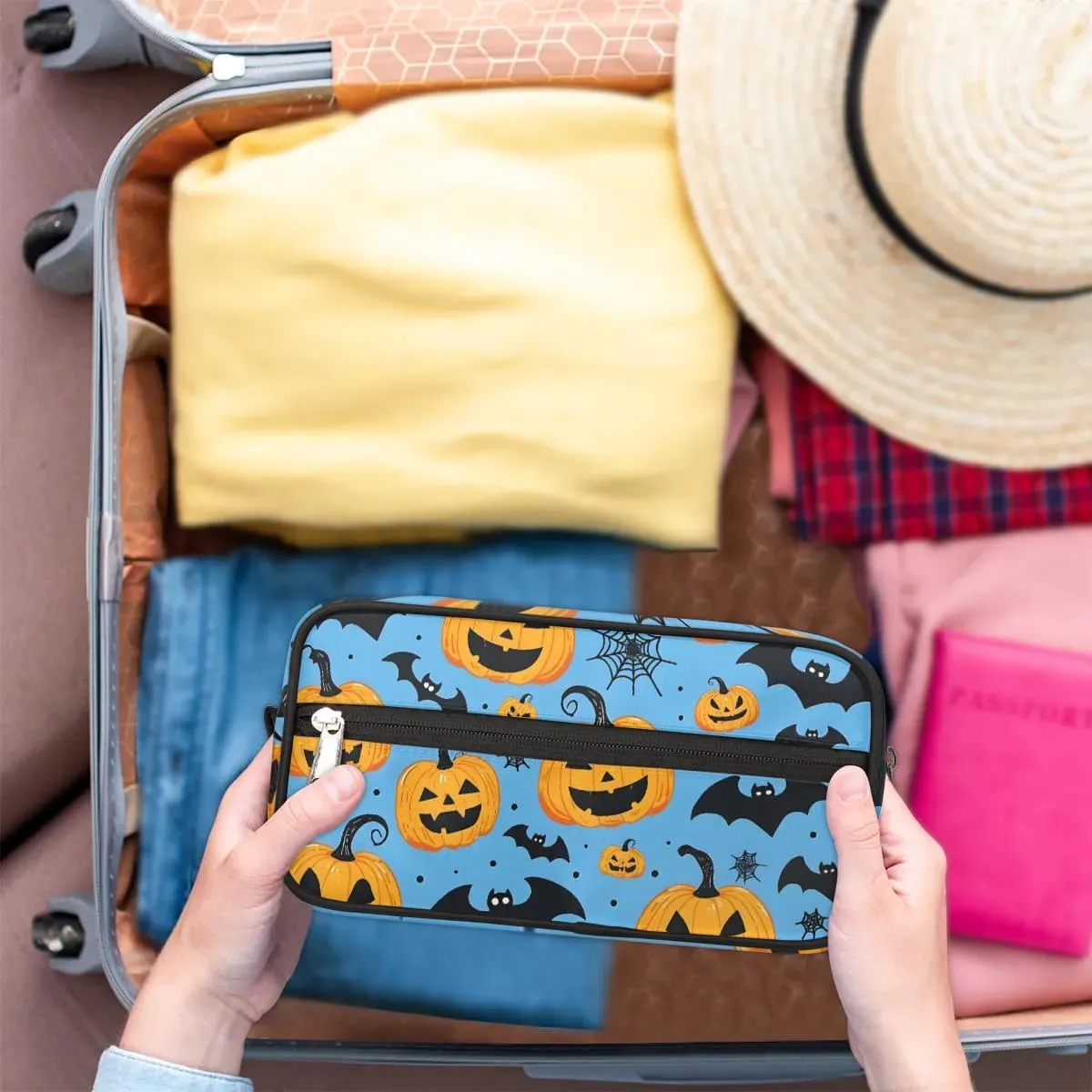 Travel Toiletry Bag for Women Men Halloween Pumpkin Bats Hanging Cosmetic Bag Waterproof Makeup Bag for Shaving Makeup Toothbrush & Travel Essentials