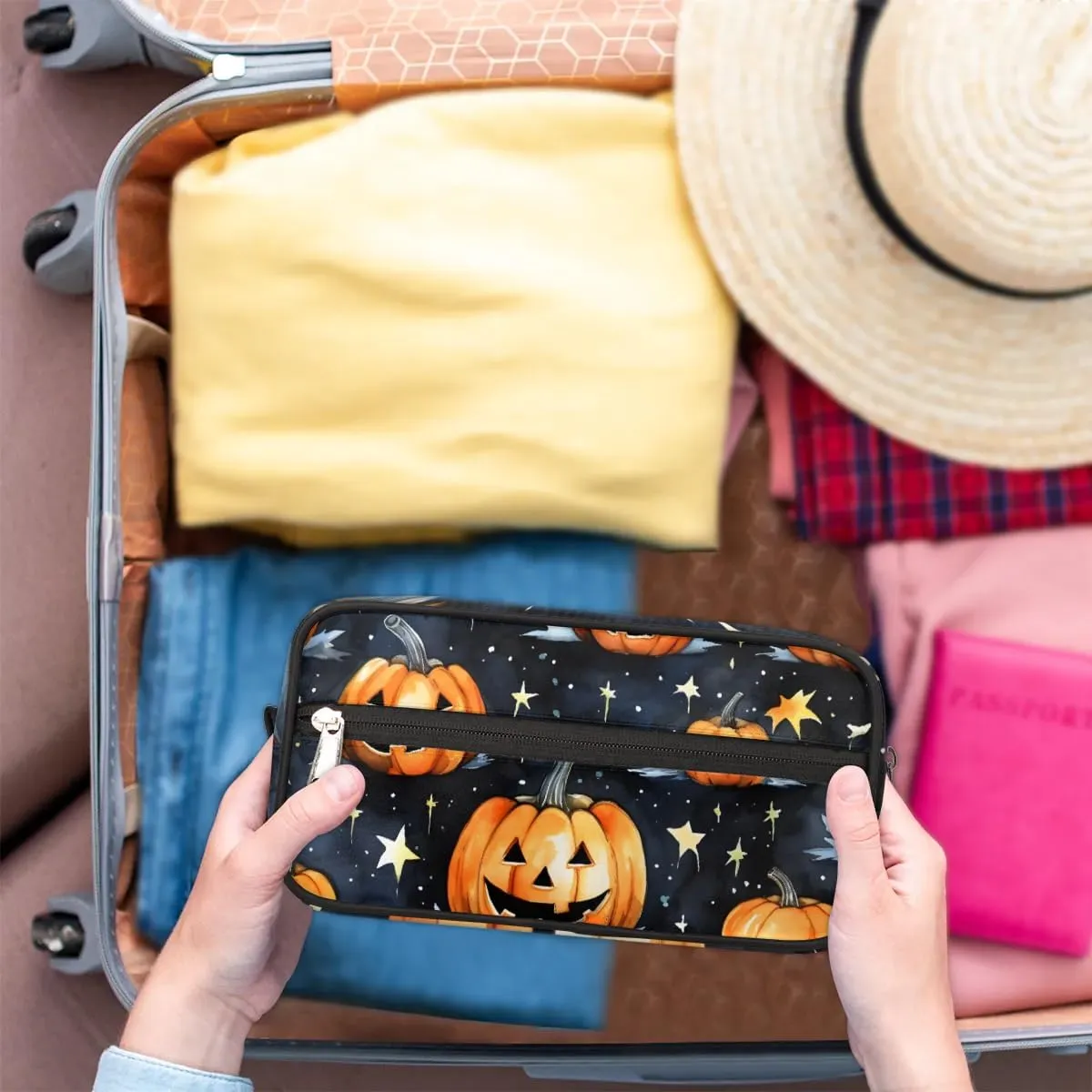 Travel Toiletry Bag for Women Men Halloween Pumpkins Star Hanging Cosmetic Bag Waterproof Makeup Bag for Shaving Makeup Toothbrush & Travel Essentials