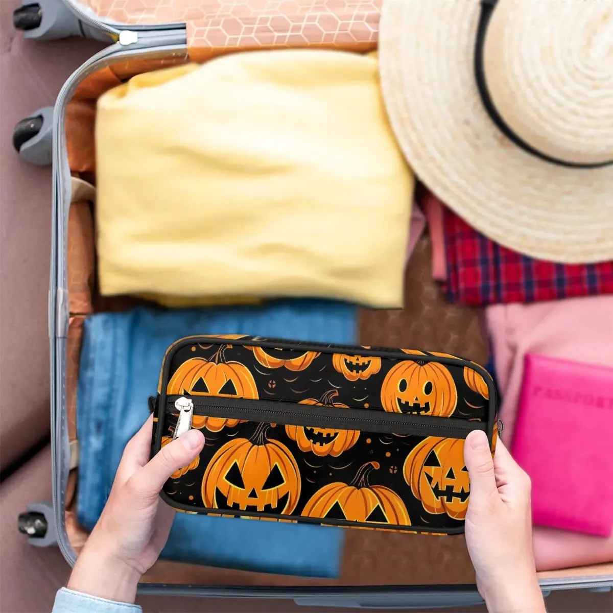 Travel Toiletry Bag for Women Men Halloween Terrifying Pumpkins Hanging Cosmetic Bag Waterproof Makeup Bag for Shaving Makeup Toothbrush & Travel Essentials