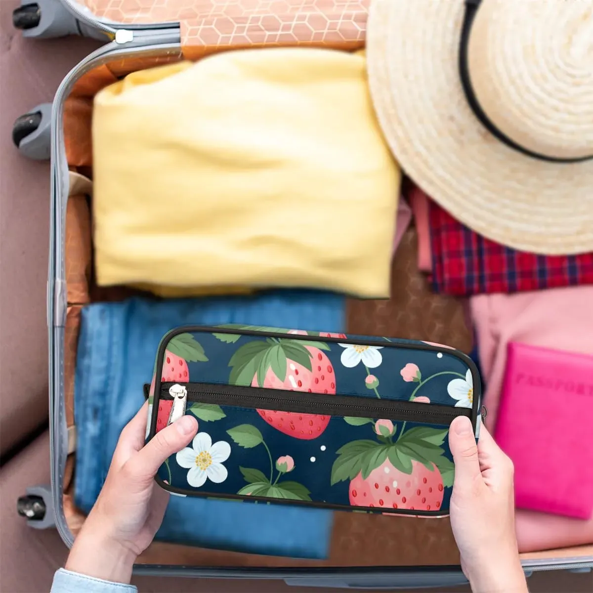 Travel Toiletry Bag for Women Men Strawberries Fruit Hanging Cosmetic Bag Waterproof Makeup Bag for Shaving Makeup Toothbrush & Travel Essentials